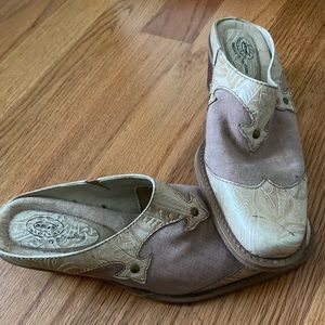 Dr. Scholls Alamo size 7 western heeled mules
